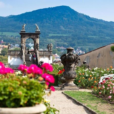 Byt S Jedinecnym Vyhledem Decin Exterior foto
