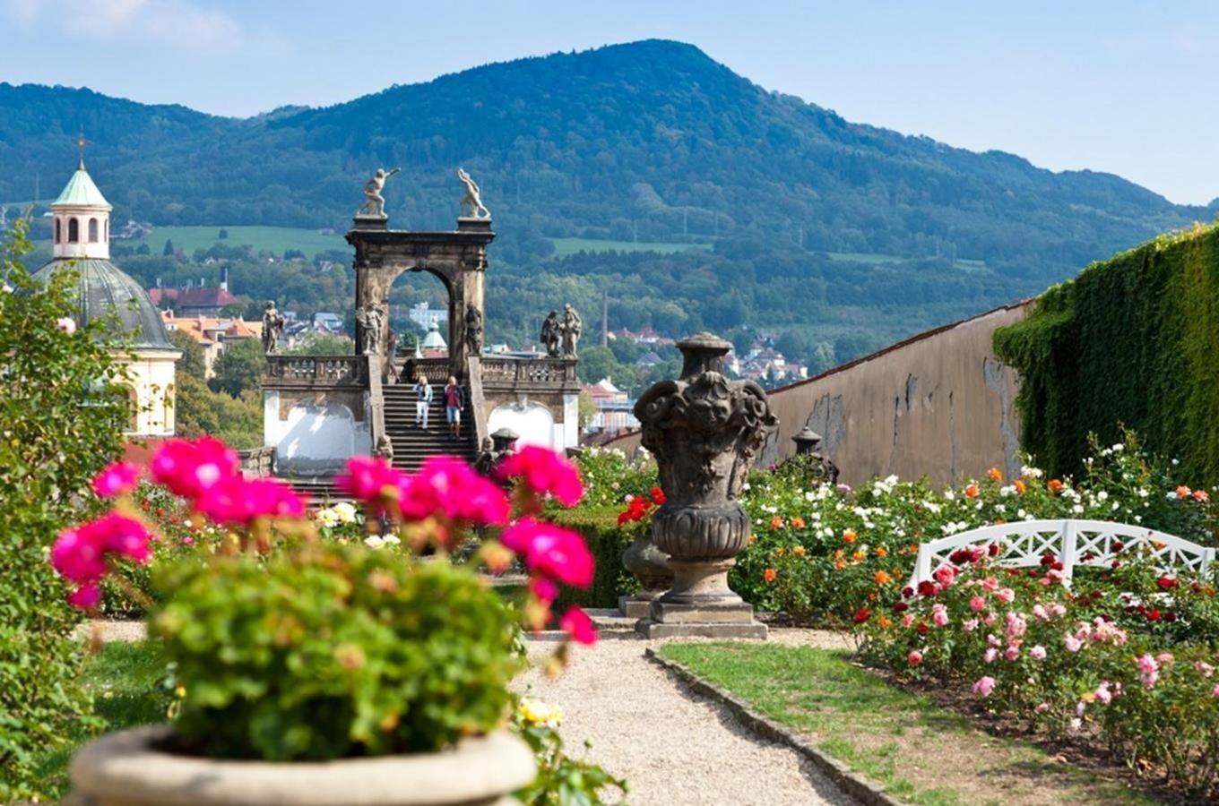 Byt S Jedinecnym Vyhledem Decin Exterior foto